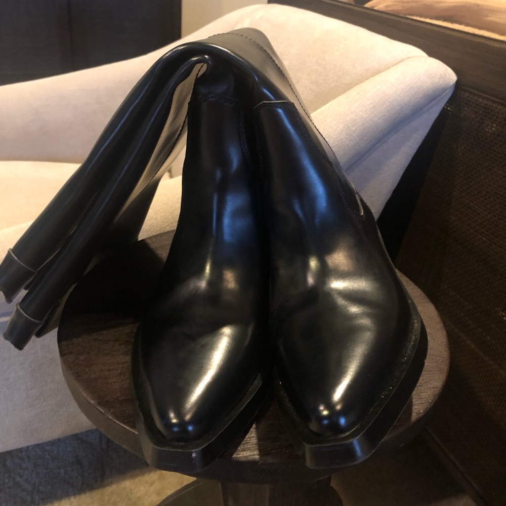 Long Black Boots with Smooth Leather and Elegant Pointed Toe